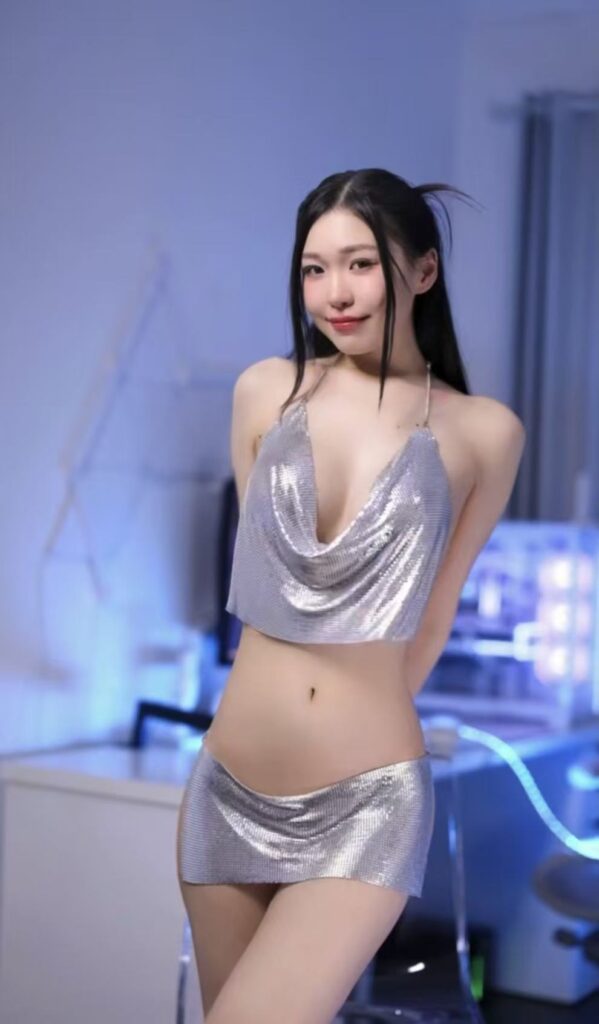 图片[6]-「第二部」国外大神：Meriolchan最新视频，本次更新都是长视频，这个比上一部更加精彩，非常性感的小腰，这身材简直无法比拟，隔着透明的凳子就开始用上道具了，高清无损版，也是很漂亮了！-SS网红科技