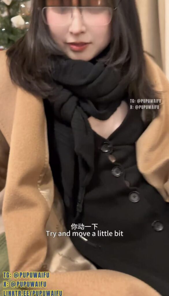 图片[6]-噗噗姐姐又开始出来勾引路人了，这次是吃汉堡然后去逛了家具，直接在人家买家具的床上就露出了，然后两个人去的厕所，直接就在厕所里面开始了，视频比较长反正两个人姿势是挺多的，然后弄了很多次，不剧透啦大家慢慢看！-SS网红科技