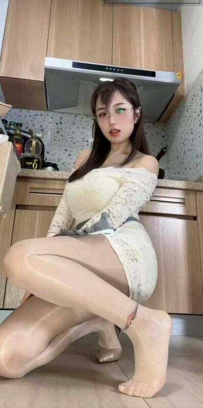 抖音博主：小团嫂，大尺度视频流出，小团嫂的身材真是无敌了，各种其他动作应有尽有，应该是某个金主爸爸调教的，看着是真的很好看，因为视频限制，这个帖子只能发两个视频，如果有需要联系客服吧！-SS网红科技