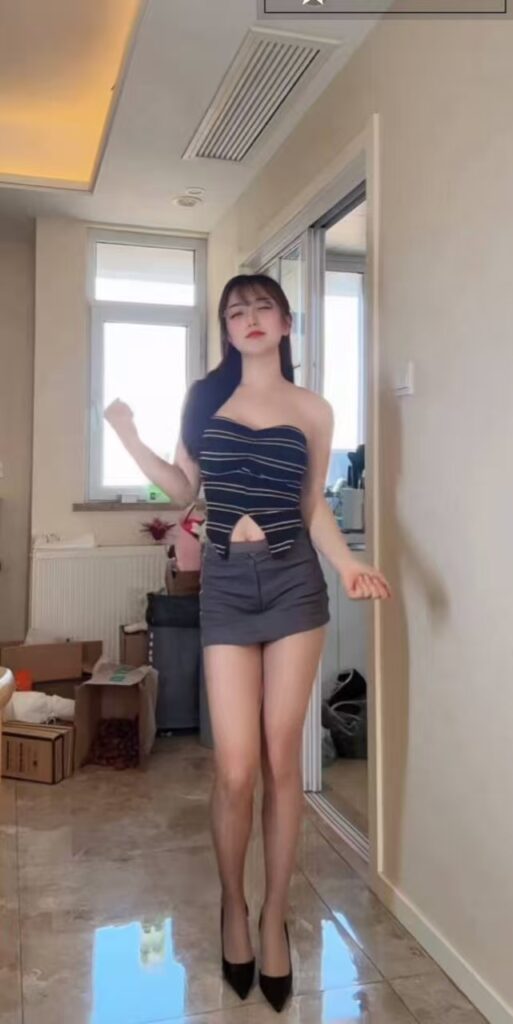 图片[6]-抖音博主：小团嫂，大尺度视频流出，小团嫂的身材真是无敌了，各种其他动作应有尽有，应该是某个金主爸爸调教的，看着是真的很好看，因为视频限制，这个帖子只能发两个视频，如果有需要联系客服吧！-SS网红科技