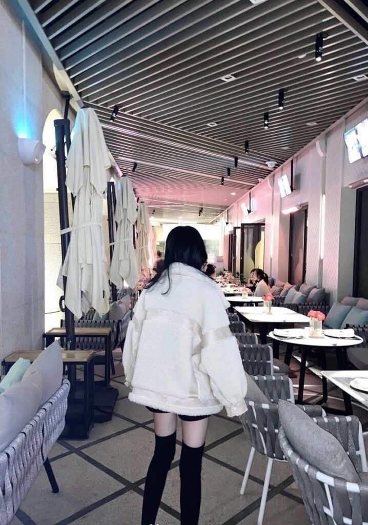 图片[6]-「第二部」抖音：天降之雯，小姑娘在抖音上那么清纯，原来是装出来的，结果私下里这么反差，在KTV和技师调情，在家里给大哥拍视频，各种姿势部分白天黑夜的都有，站长整理了很多视频在这个资源里面！-SS网红科技