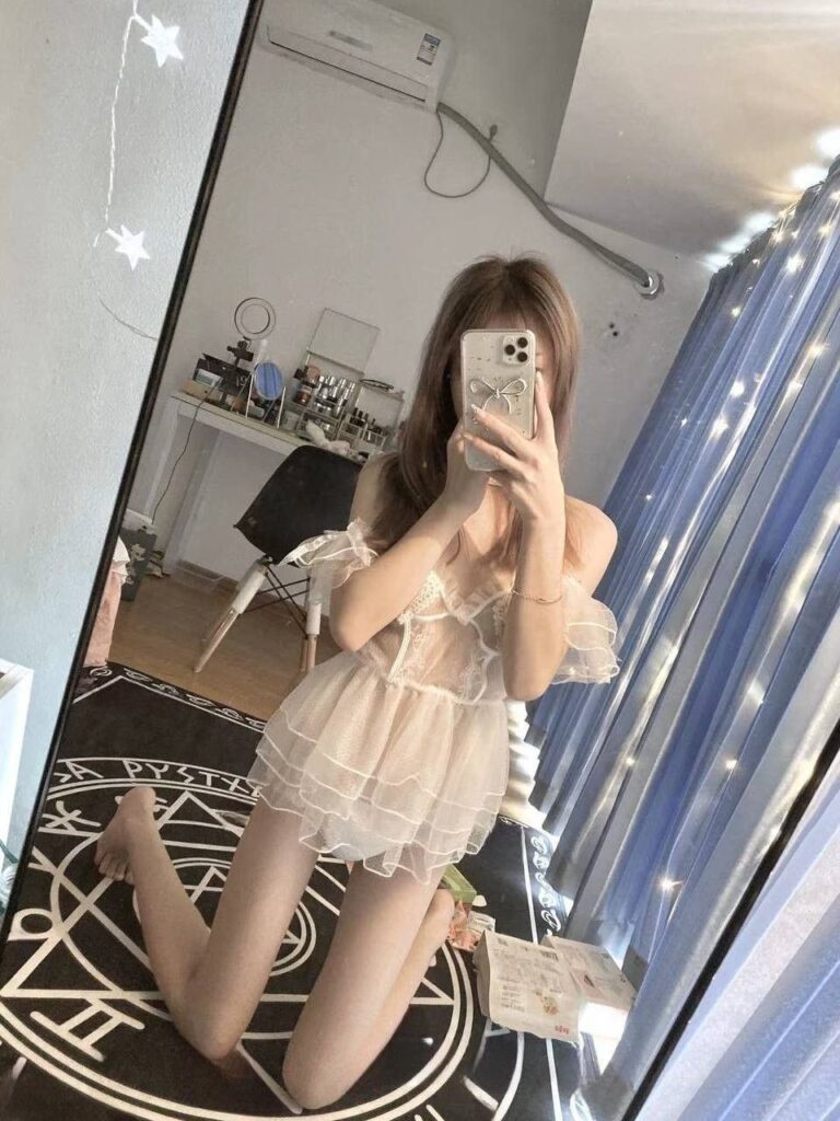 图片[5]-「第二部」抖音：天降之雯，小姑娘在抖音上那么清纯，原来是装出来的，结果私下里这么反差，在KTV和技师调情，在家里给大哥拍视频，各种姿势部分白天黑夜的都有，站长整理了很多视频在这个资源里面！-SS网红科技