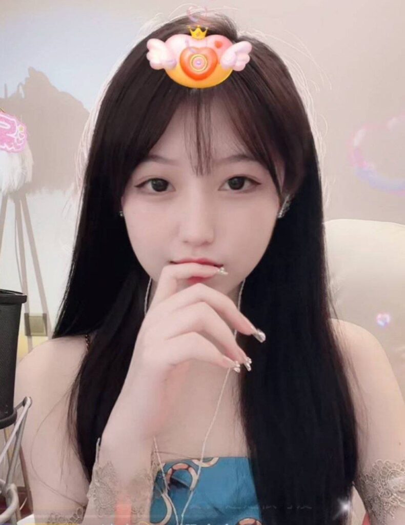 图片[3]-「第一部」抖音：天降之雯，百万粉丝网红给金主bb发不雅视频，视频比较多站长整理了一下，内容不一样，非常的可爱，而且还会说s话，看着也是非常的嫩了，这个小姑娘在视频中还经常去蹦迪KTV场所，在场所中也有和那边的男技师不雅视频！此视频在玩玩具。-SS网红科技