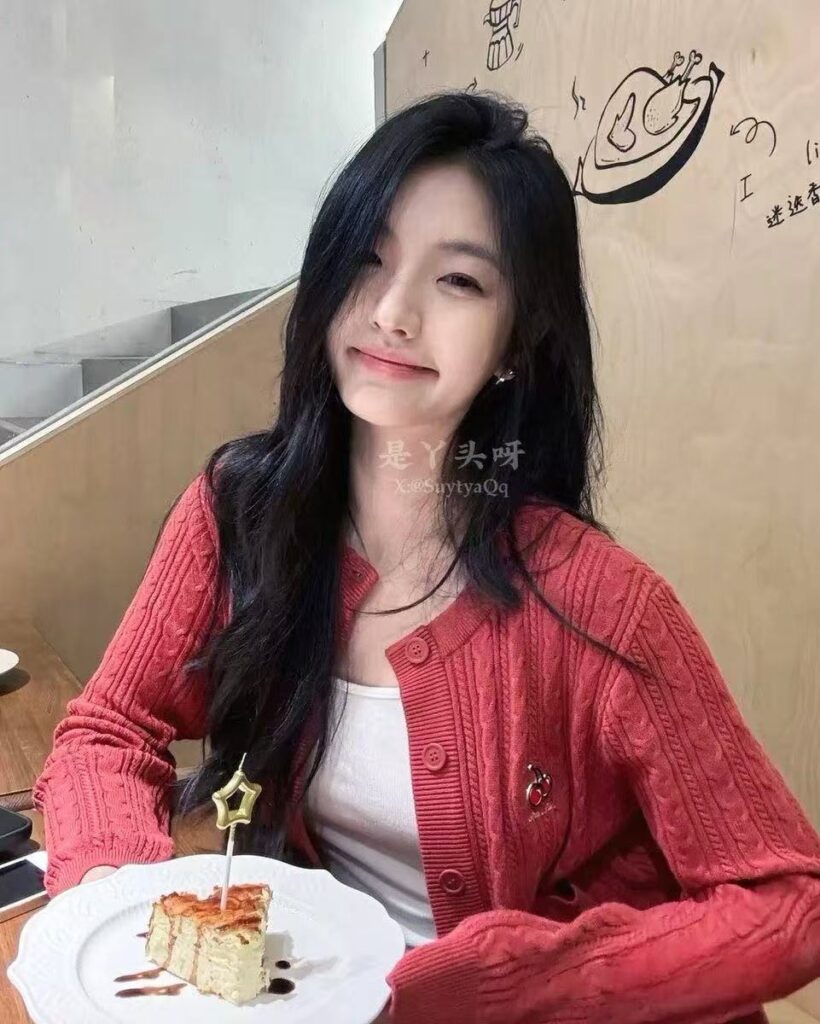 图片[3]-【心理提示】【心理变态提示】此次内容包含暴力恐怖内容，但是不涉及血腥。博主：是丫头呀，视频提示：本次视频及图片全部为隐藏内容，简单介绍：女主：是丫头呀被金主爸爸彻彻底底调教成小狗了，然后用针头刺穿乳头，看着都疼，但是女主是很享受的样子，用长针贯穿乳头！有喜欢看的自己解锁吧!那种镜头我就不让大家预览了，解锁可见！不要模仿各位老司机！！！-SS网红科技