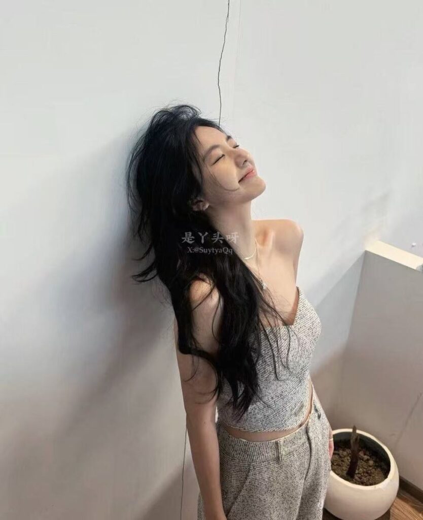 图片[10]-【心理提示】【心理变态提示】此次内容包含暴力恐怖内容，但是不涉及血腥。博主：是丫头呀，视频提示：本次视频及图片全部为隐藏内容，简单介绍：女主：是丫头呀被金主爸爸彻彻底底调教成小狗了，然后用针头刺穿乳头，看着都疼，但是女主是很享受的样子，用长针贯穿乳头！有喜欢看的自己解锁吧!那种镜头我就不让大家预览了，解锁可见！不要模仿各位老司机！！！-SS网红科技